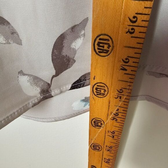 NWT WHITE HOUSE BLACK MARKET V NECK FLORAL TANK TOP SIZE MEDIUM - Picture 13 of 13